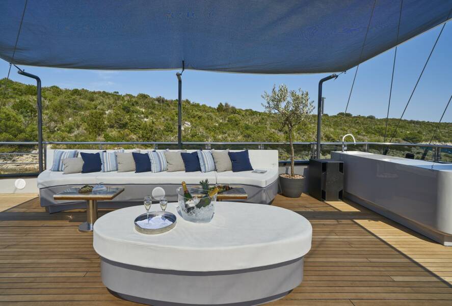 M/S Rara Avis Rara Avis