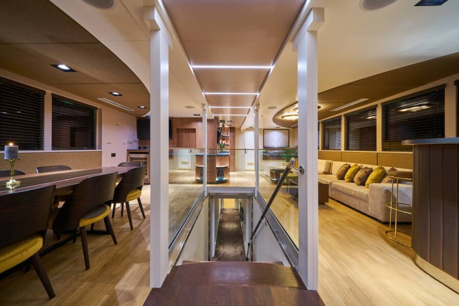 M/S Rara Avis Rara Avis