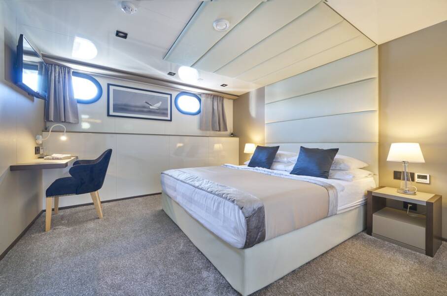 M/S Rara Avis Rara Avis