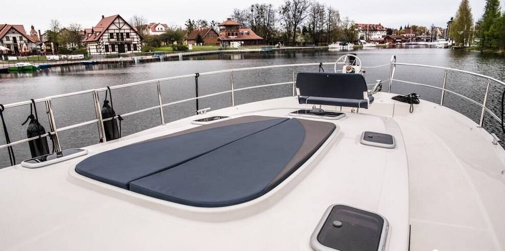 Nautika 1300 LUX Nautika 1300 LUX