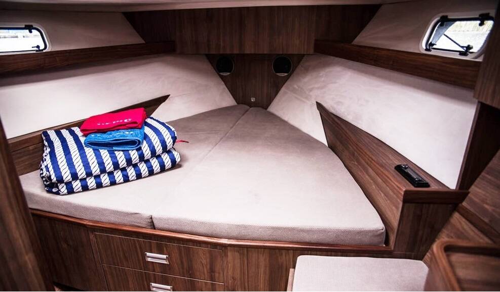 Nautika 1300 LUX Nautika 1300 LUX