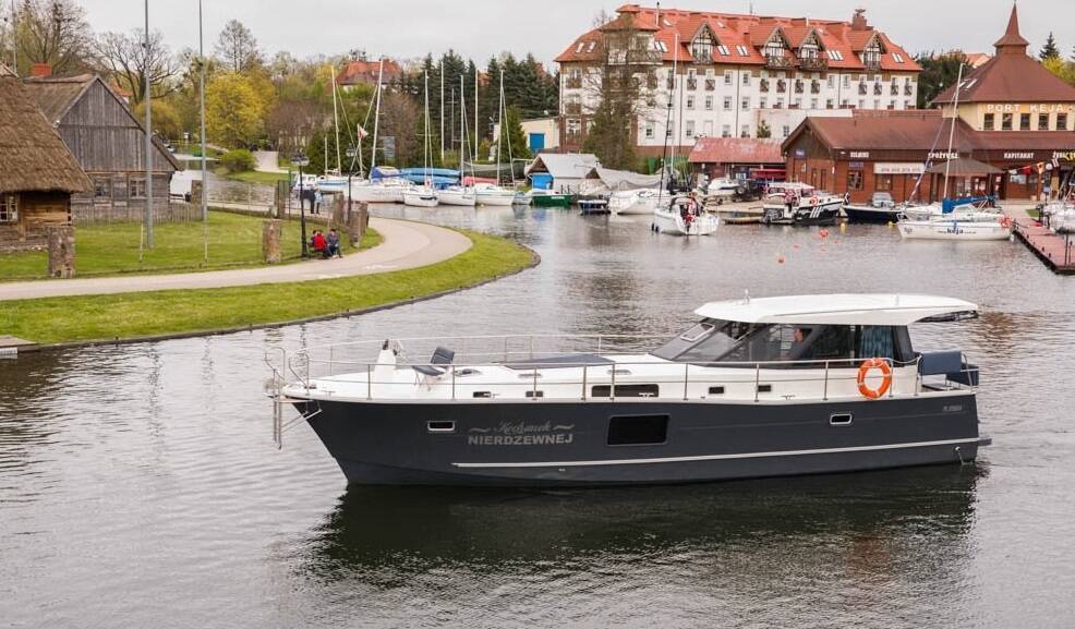 Nautika 1300 LUX Nautika 1300 LUX