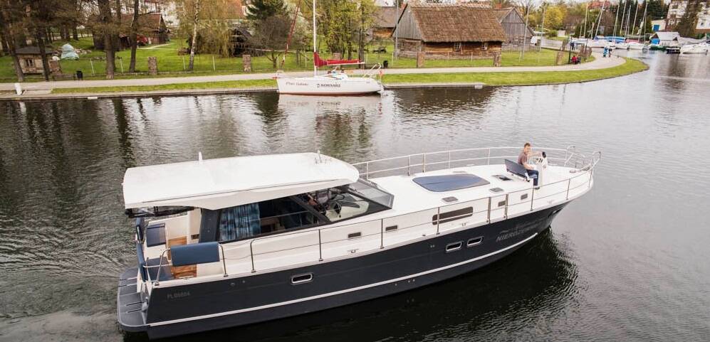 Nautika 1300 LUX Nautika 1300 LUX
