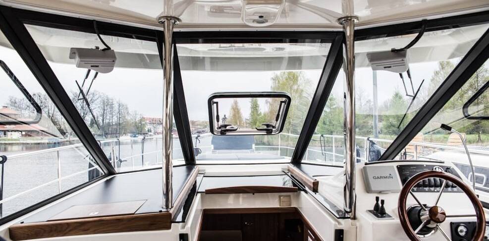 Nautika 1300 LUX Nautika 1300 LUX