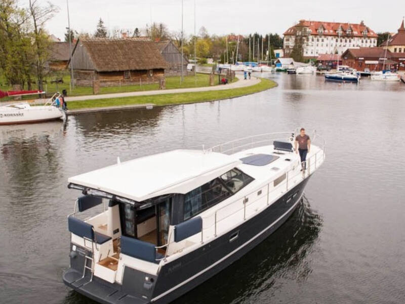 Nautika 1300 LUX Nautika 1300 LUX