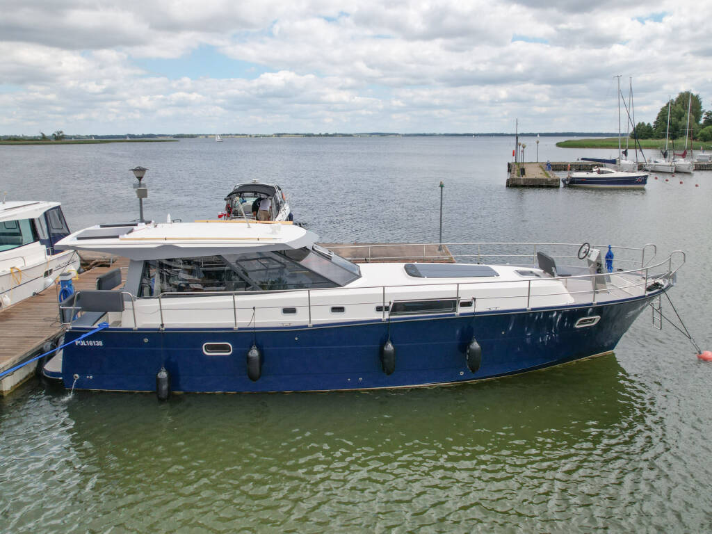 Nautika 1300 ROYAL Nautika 1300 Royal