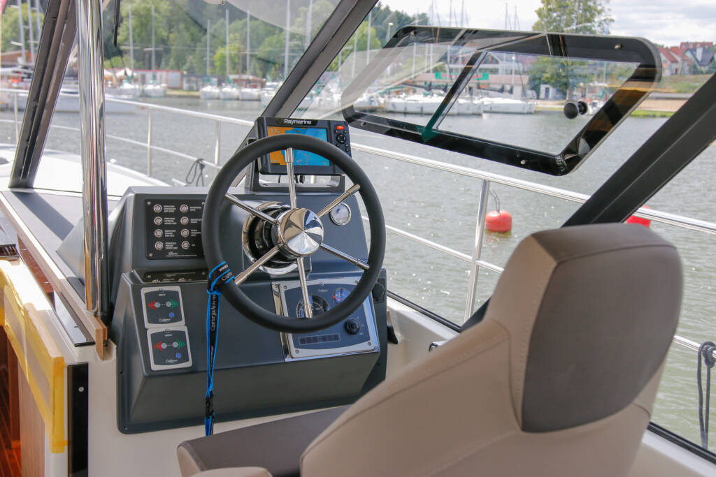 Nautika 1300 ROYAL Nautika 1300 Royal