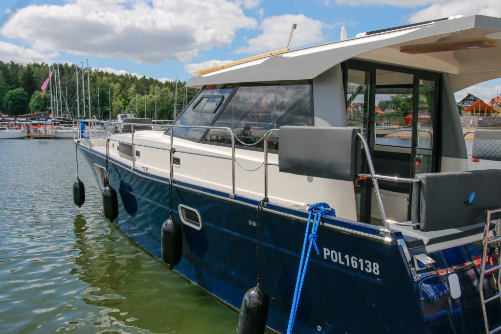 Nautika 1300 ROYAL Nautika 1300 Royal