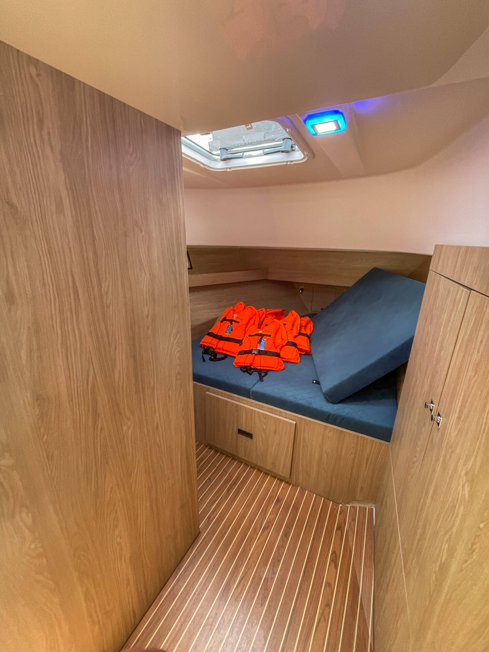 Nautika 1300 ROYAL Nautika 1300 Royal