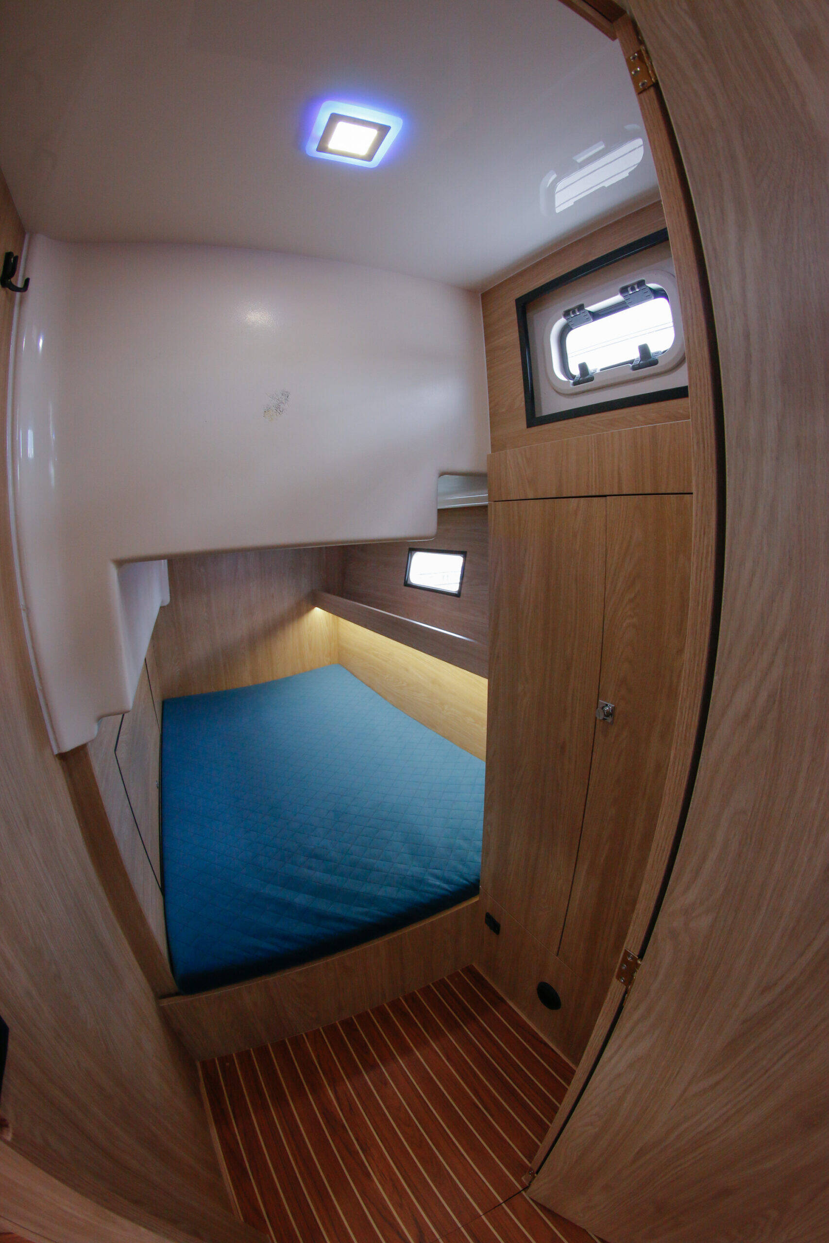 Nautika 1300 ROYAL Nautika 1300 Royal
