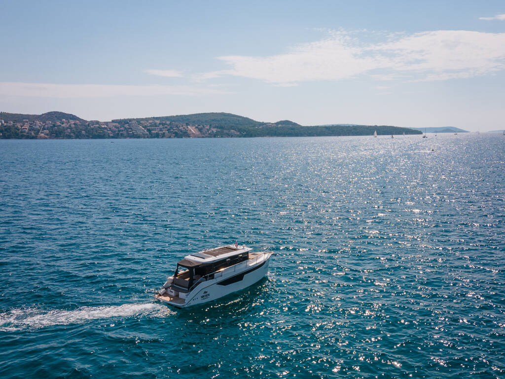 Nikhen Aqua Sun 34 Sedan Bepo