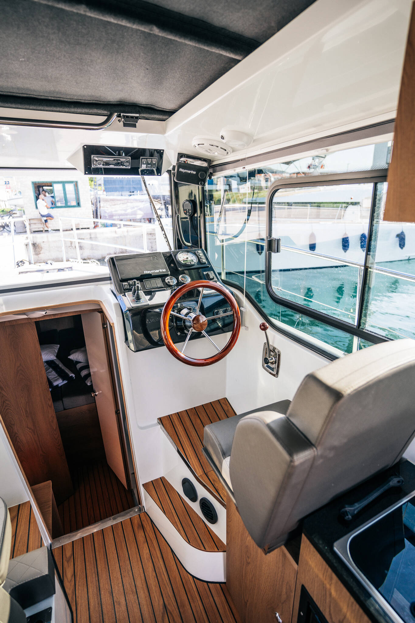 Nikhen Aqua Sun 34 Sedan Bepo