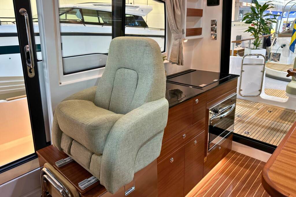 Nimbus 305 Coupe DALMATIA