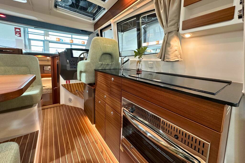 Nimbus 305 Coupe DALMATIA