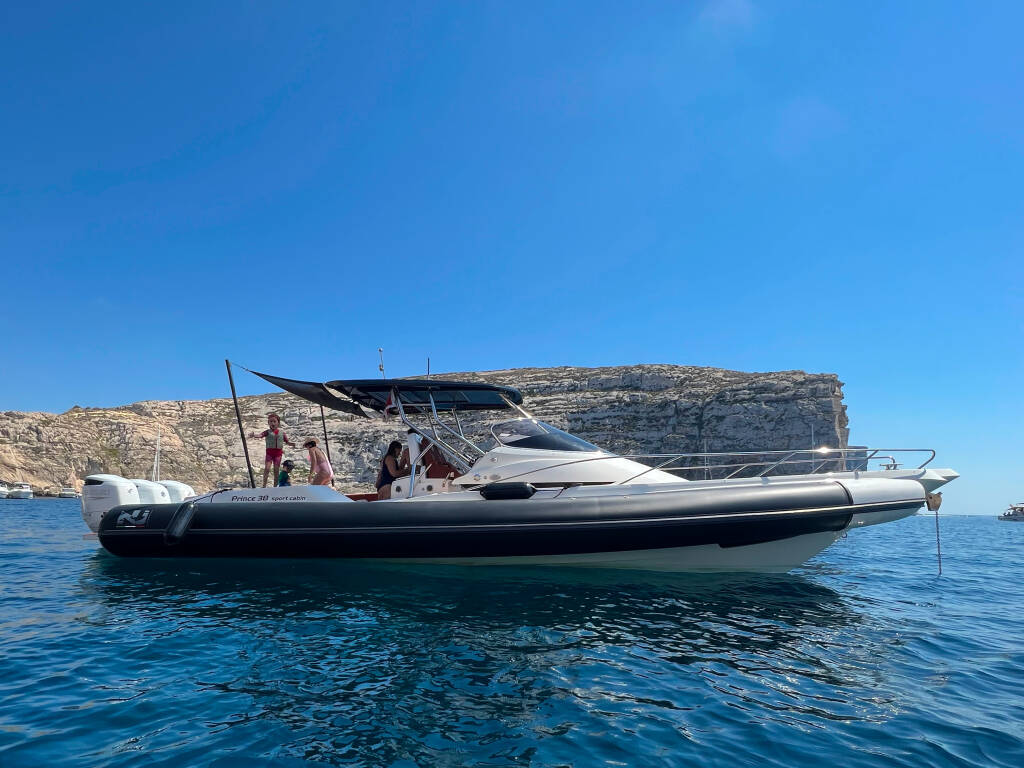 Nuova Jolly Prince 38 Sport Cabin • Ethan Jo