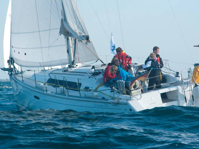 Oceanis 34 Dizzy Lizzy