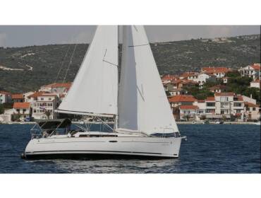 Oceanis 34 • Nikoleta
