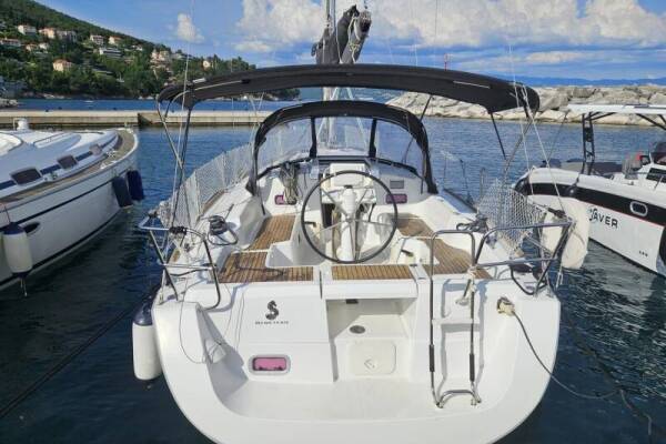 Oceanis 34 • Finia