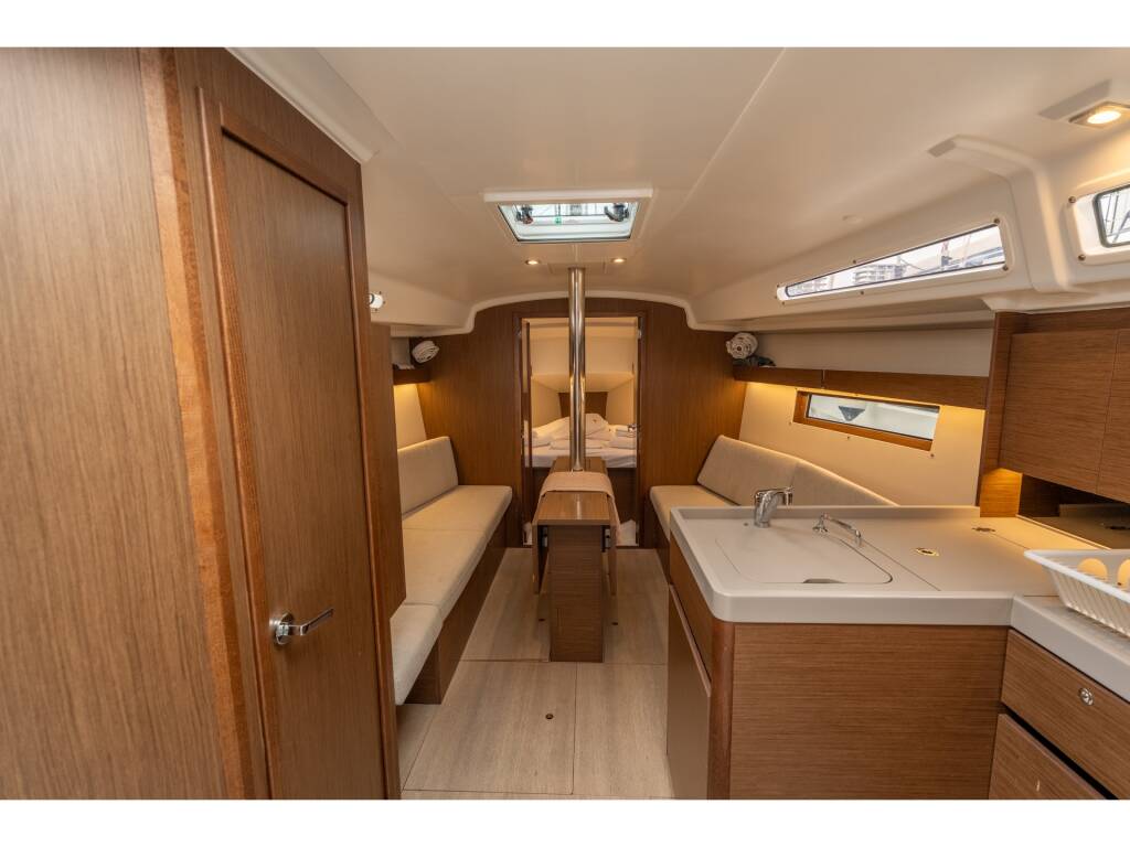 Oceanis 34.1 Pluto - Comfort line