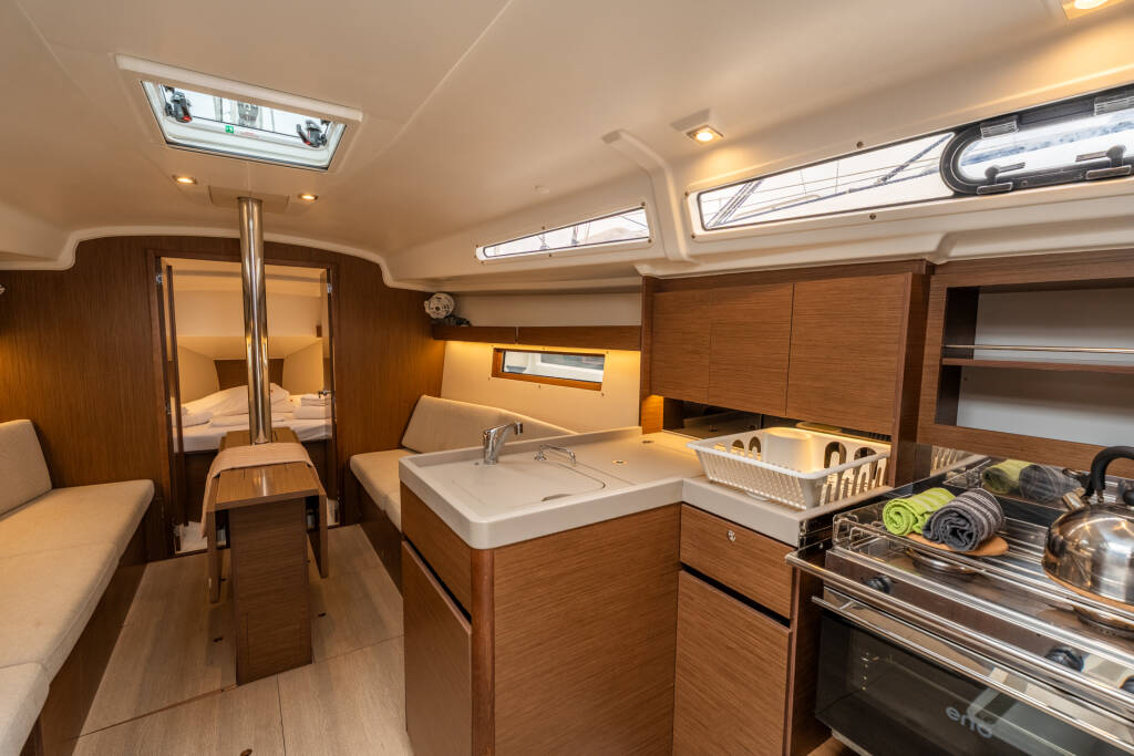 Oceanis 34.1 Pluto - Comfort line