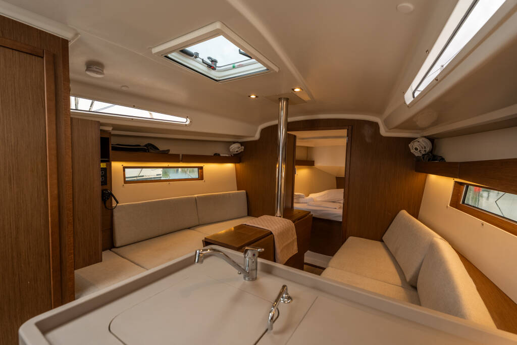 Oceanis 34.1 Pluto - Comfort line