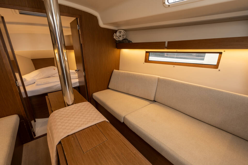 Oceanis 34.1 Pluto - Comfort line