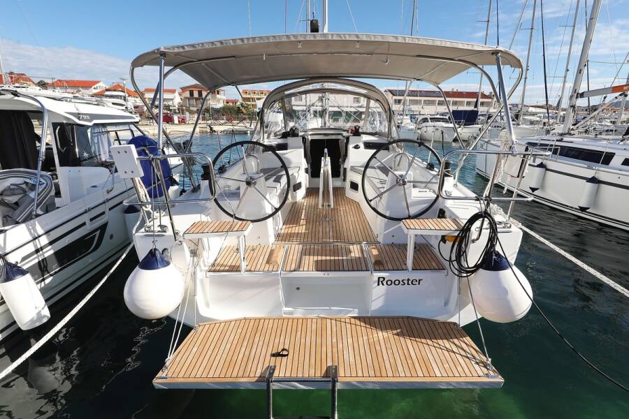 Oceanis 34.1 • Rooster