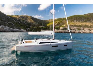 Oceanis 34.1 Domino