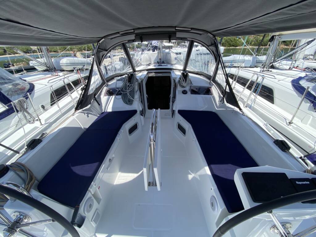 Oceanis 34.1 Domino