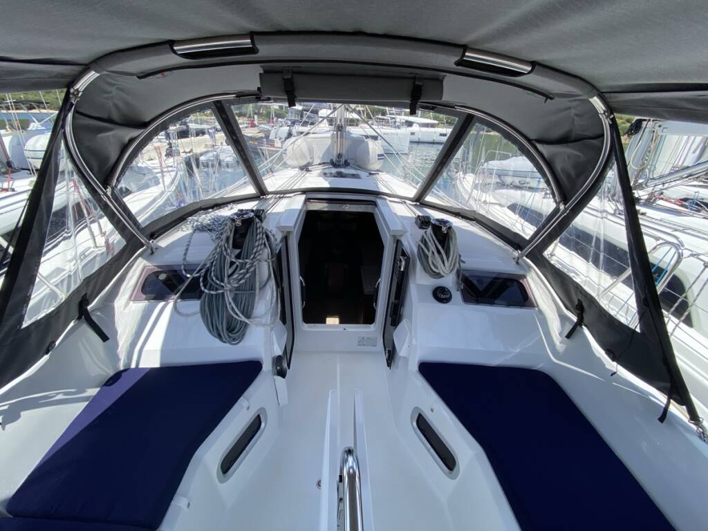 Oceanis 34.1 Domino