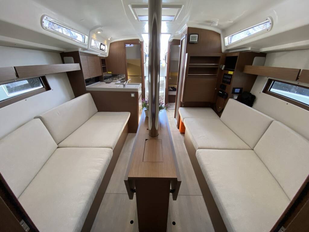 Oceanis 34.1 Domino