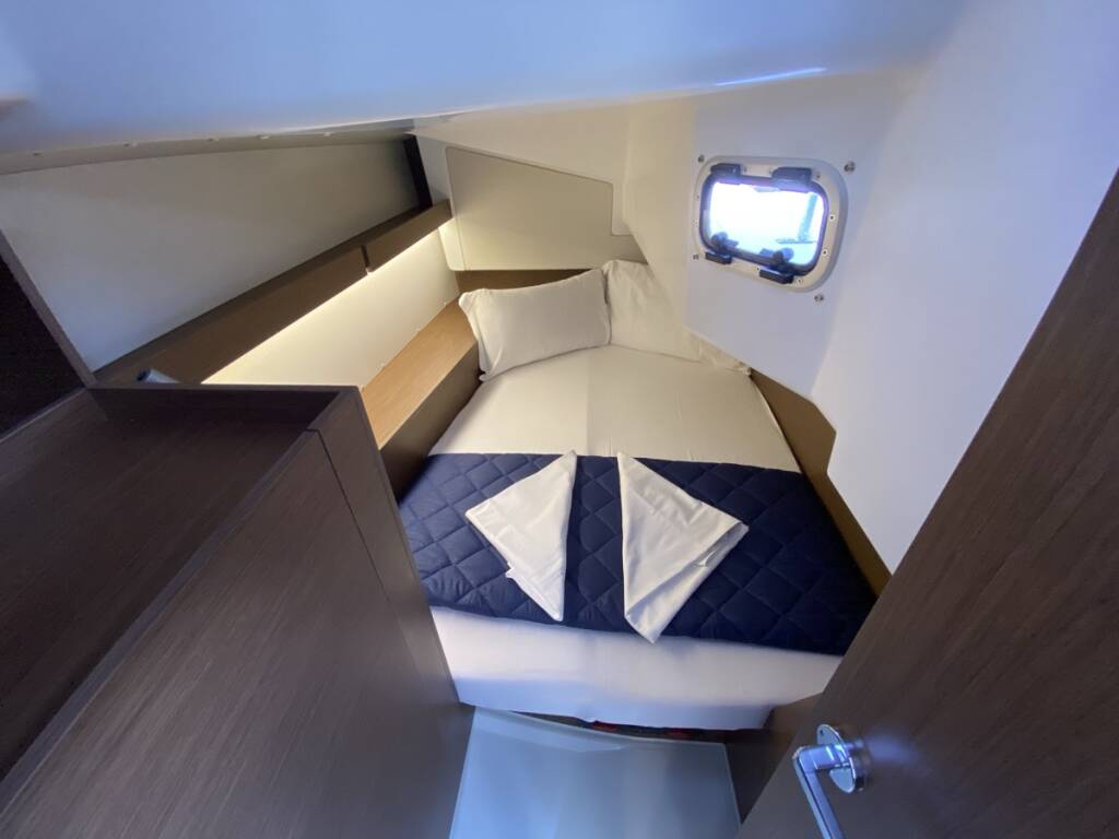 Oceanis 34.1 Domino