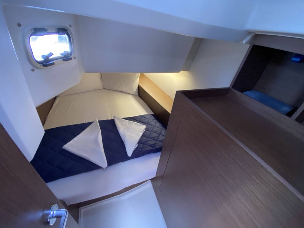 Oceanis 34.1 Domino