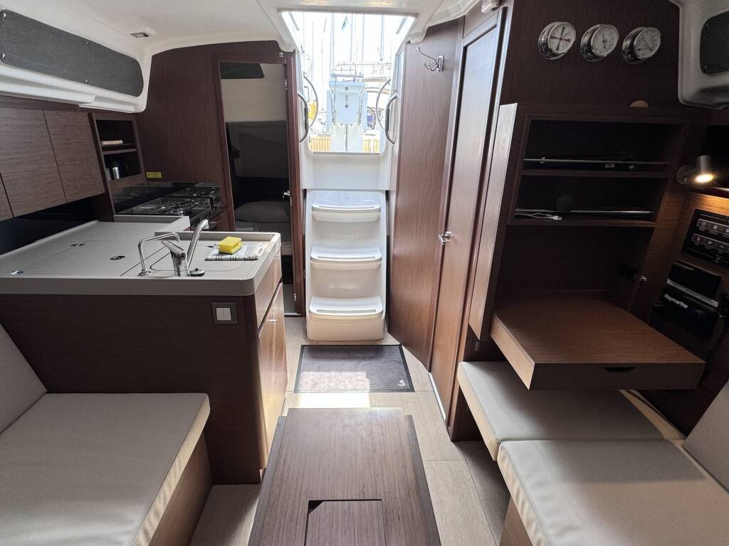 Oceanis 34.1 ANOIA