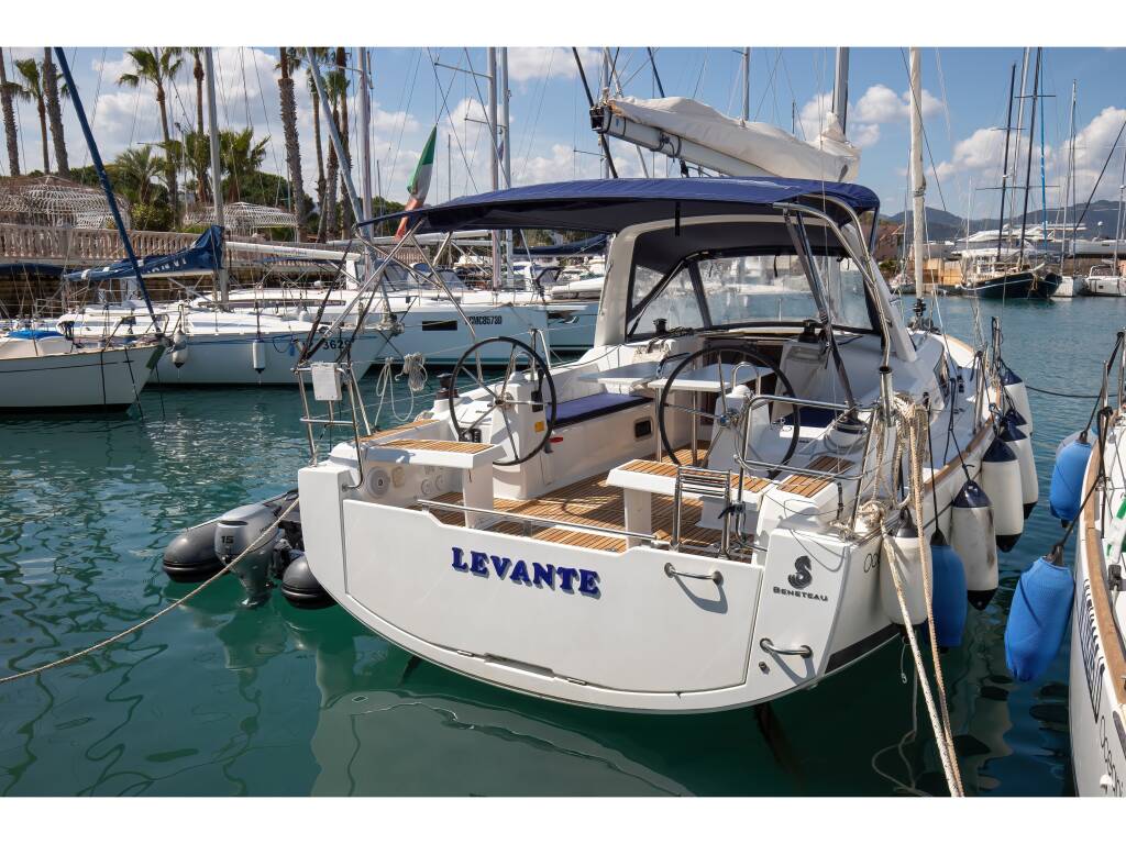 Oceanis 35.1 Levante - Standard line