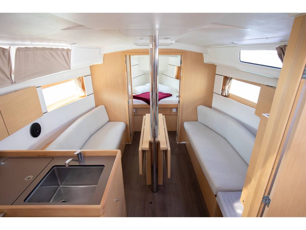Oceanis 35.1 Levante - Standard line