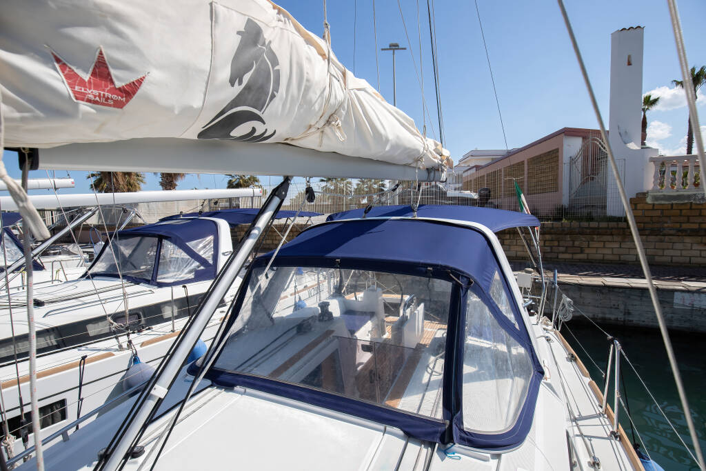 Oceanis 35.1 Levante - Standard line