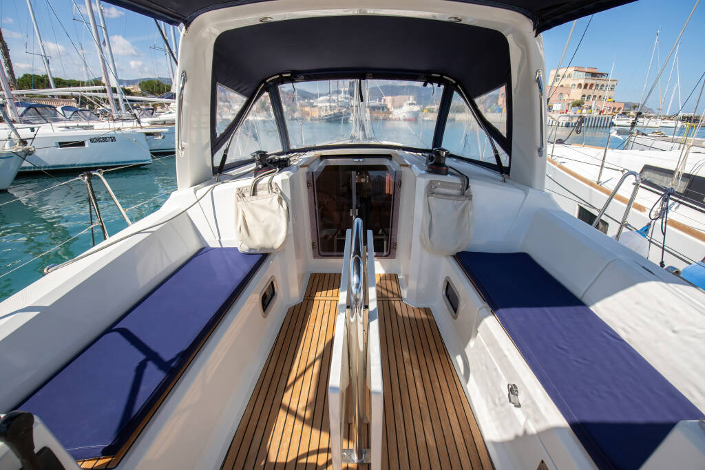 Oceanis 35.1 Levante - Standard line