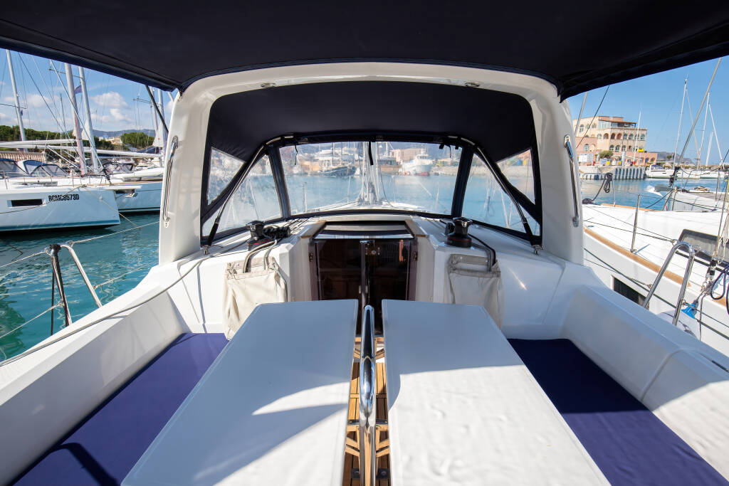 Oceanis 35.1 Levante - Standard line