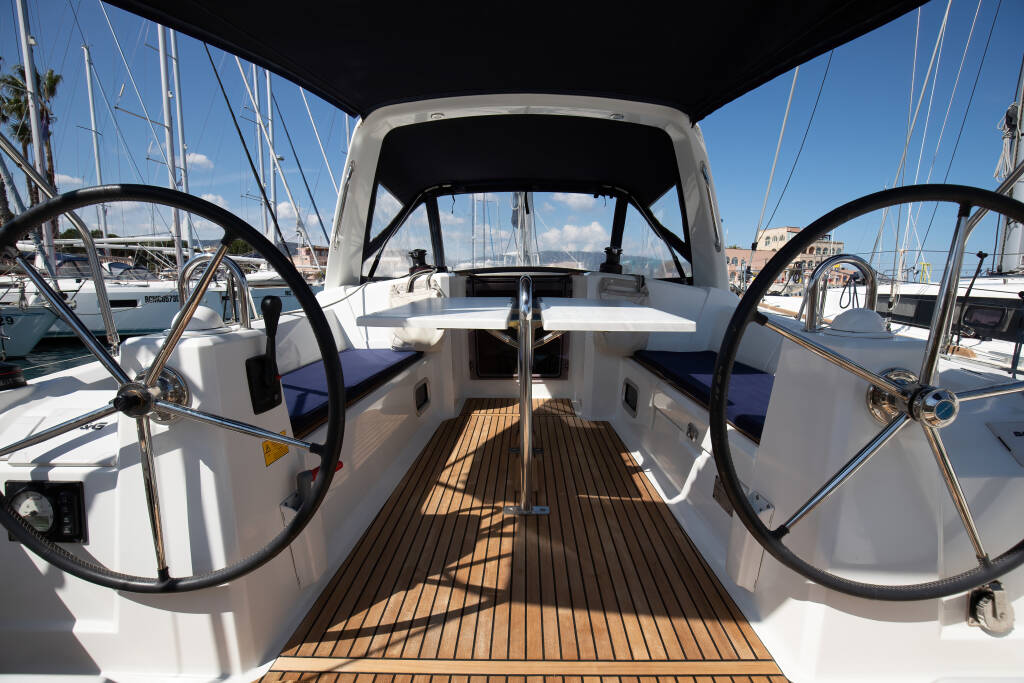 Oceanis 35.1 Levante - Standard line