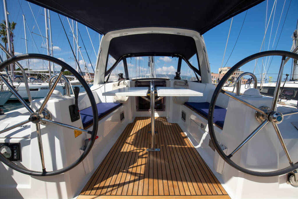 Oceanis 35.1 Levante - Standard line