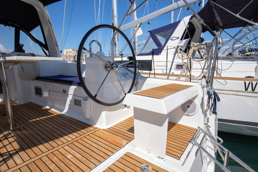 Oceanis 35.1 Levante - Standard line