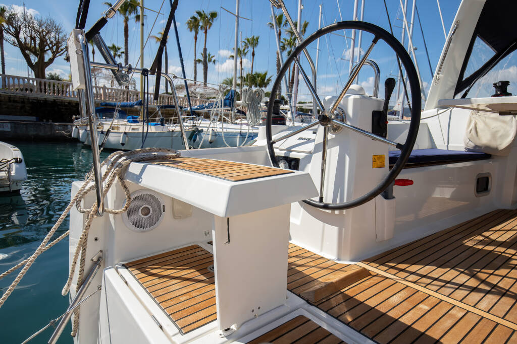 Oceanis 35.1 Levante - Standard line
