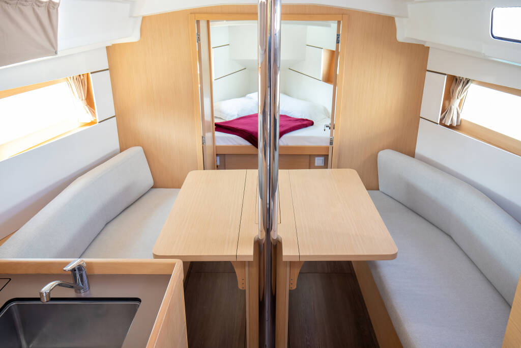 Oceanis 35.1 Levante - Standard line