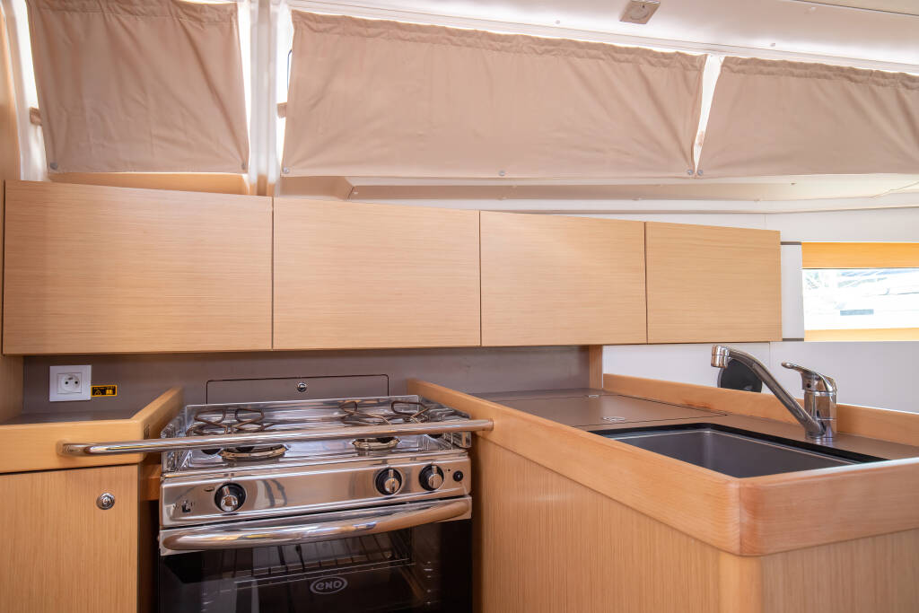 Oceanis 35.1 Levante - Standard line