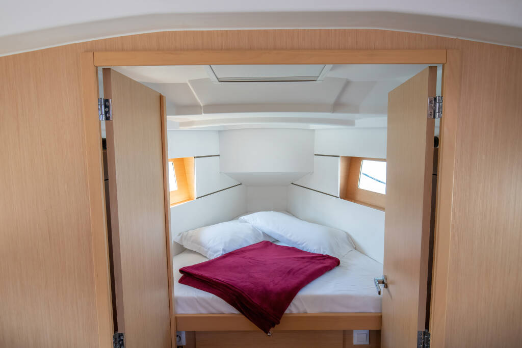 Oceanis 35.1 Levante - Standard line