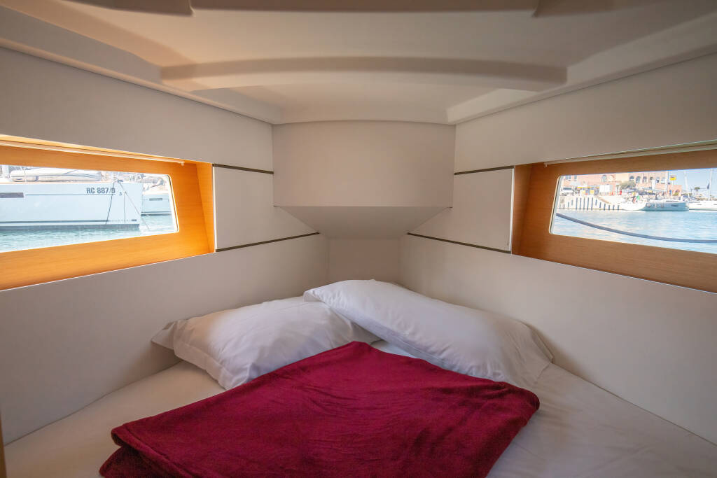 Oceanis 35.1 Levante - Standard line