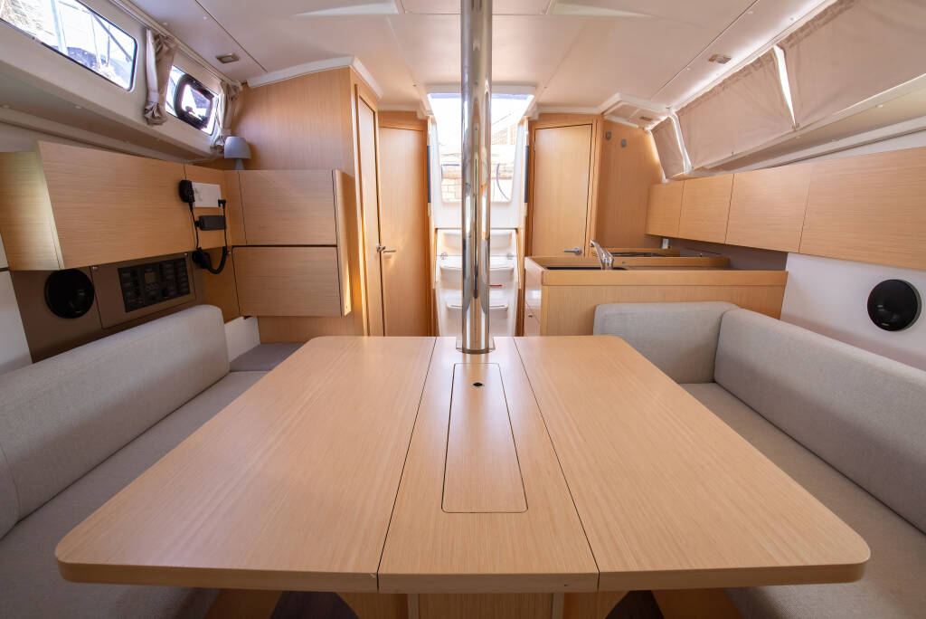 Oceanis 35.1 Levante - Standard line