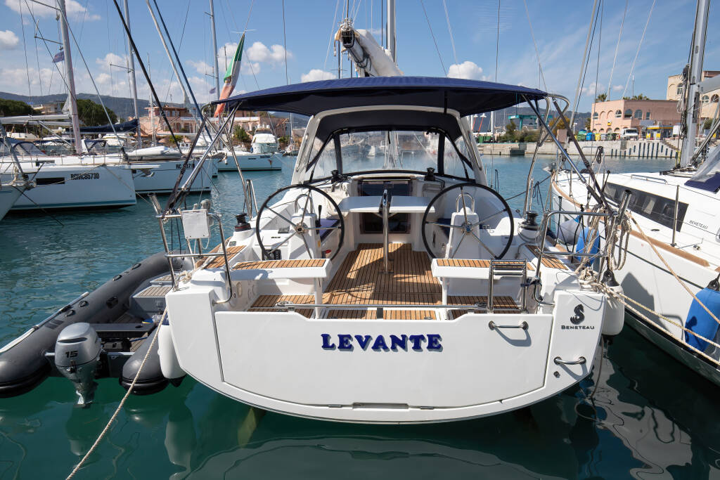 Oceanis 35.1 Levante - Standard line