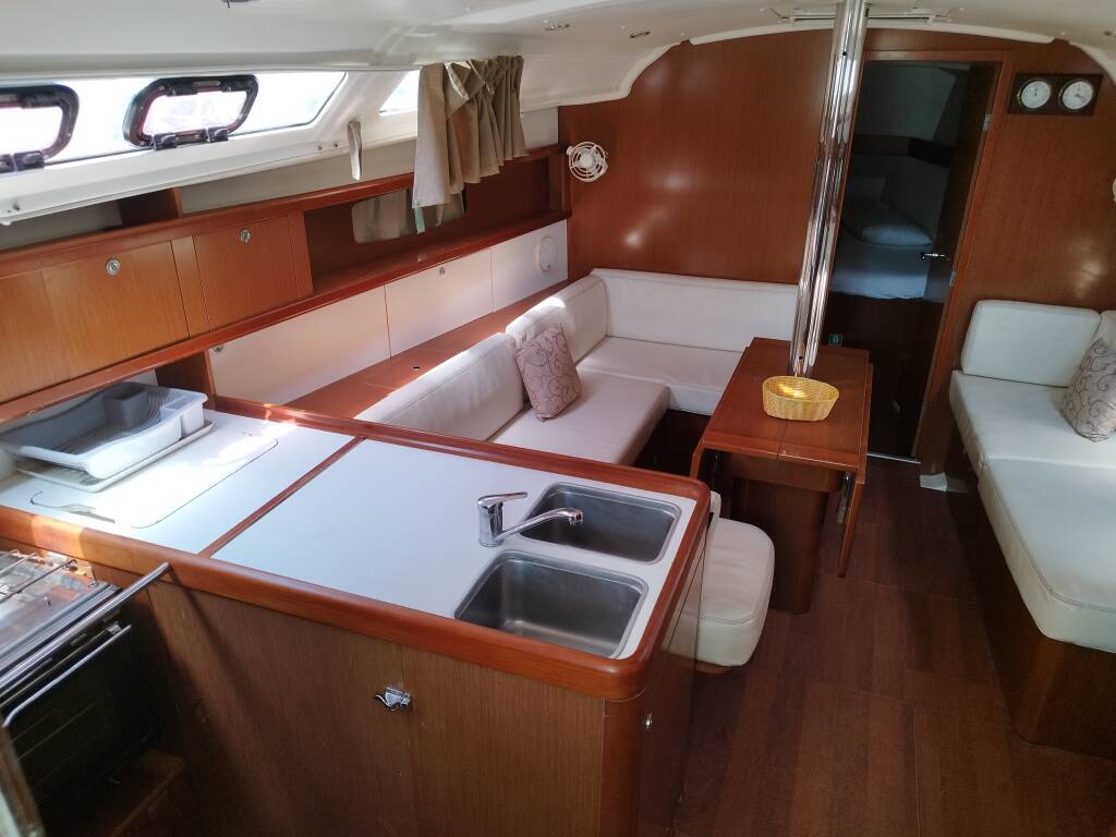 Oceanis 37 MINA "Sails 2025"